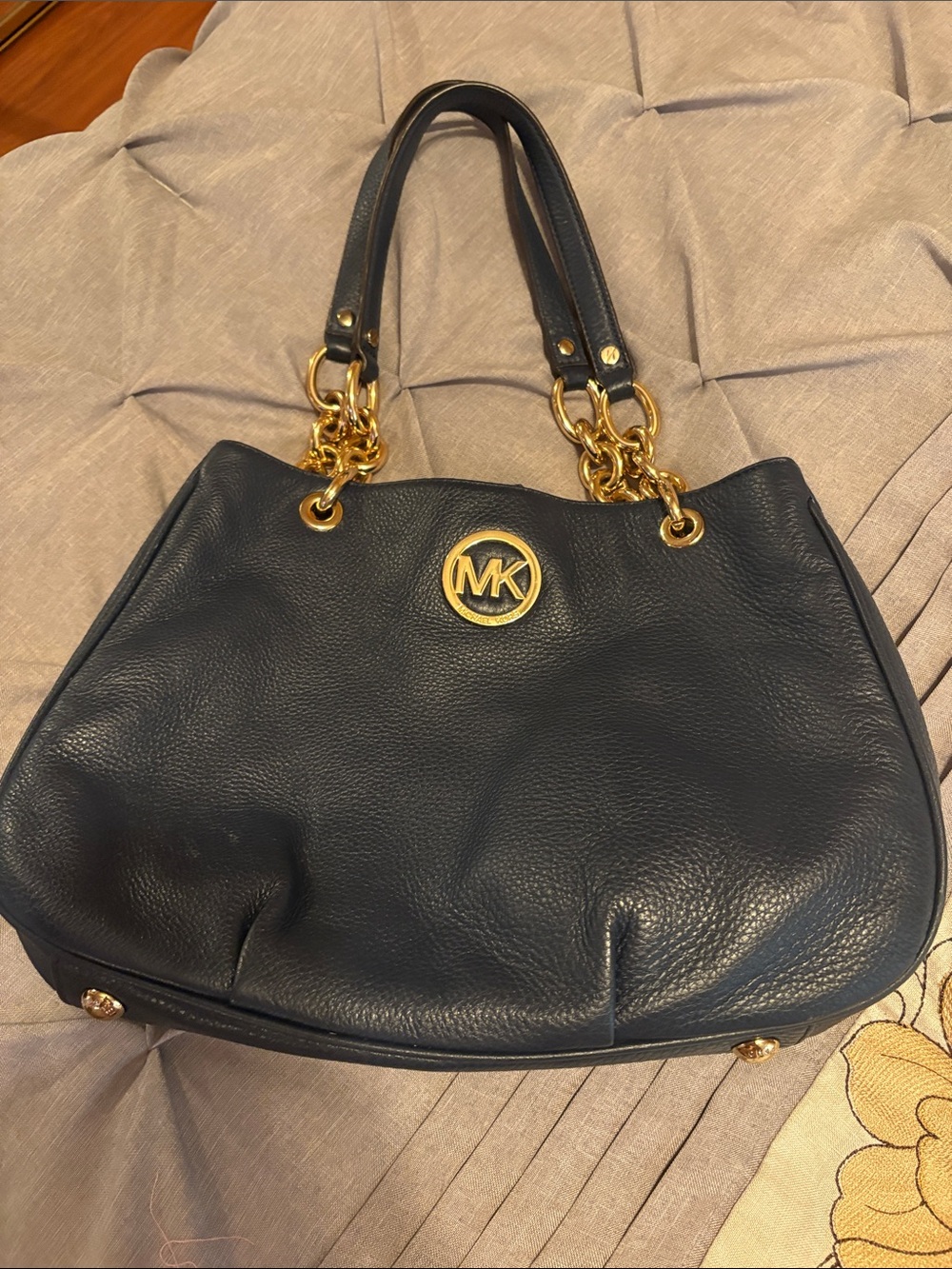 Michael Kors Navy Pebbled Leather Shoulder Bag with Gold Hardware - Picture 3 of 6
